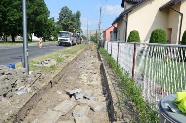 Ruszył remont kolejnego odcinka chodnika wzdłuż ulicy Oświęcimskiej